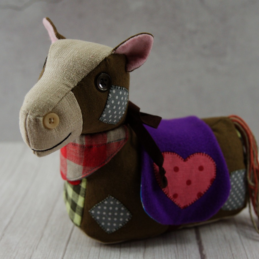 Rankų darbo siūtas simpatiškas Ponis iš lino dydis 21 cm